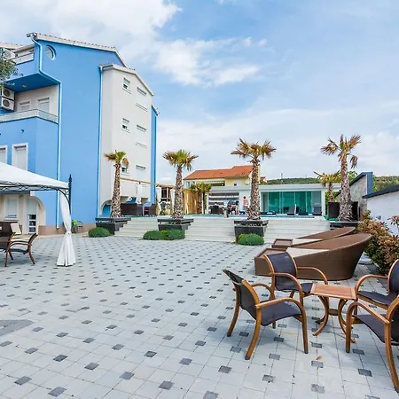 Nika Бибинье